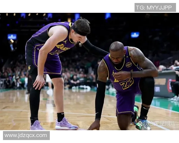 足球明星与詹姆斯的精彩对决视频引发热议引领体育圈新风潮